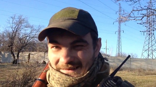 Chien binh ly khai o Ukraine bat ca bang sung coi hinh anh