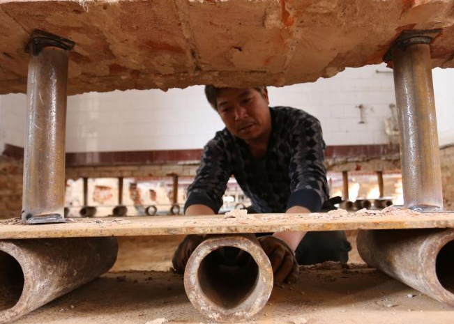 Di doi toa nha hai tang toi cho moi bang 1.000 ong sat hinh anh