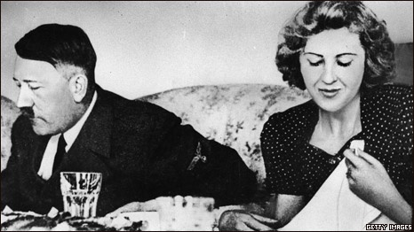 Adolf Hitler và Eva Braun đã tổ chức lễ cưới sau khi quan hệ tình cảm trong 14 năm. Ảnh: Getty Images