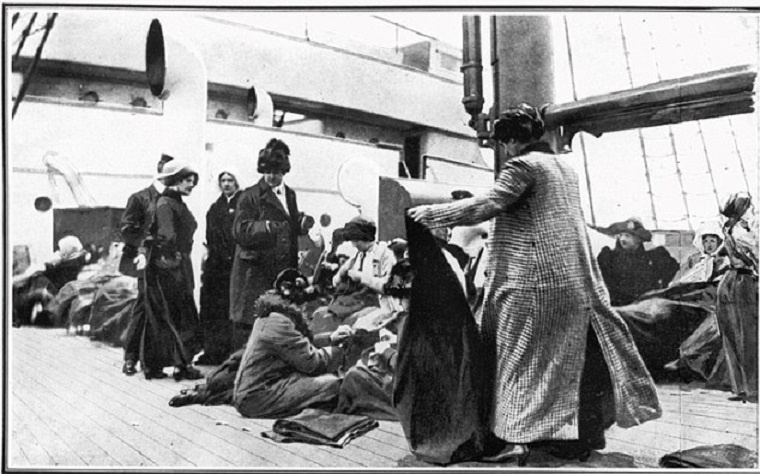 Những  người sống sót trên tàu RMS Carpathia. Ảnh: 