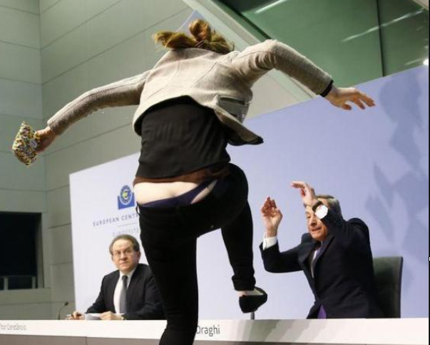 Co gai tan cong Chu tich Ngan hang Trung uong chau Au hinh anh