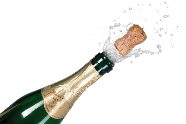 Dung mo nhe con gai, no khui champagne day hinh anh