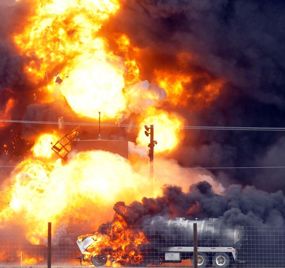 Lua bao trum nha may xu ly nuoc thai sau khi set danh hinh anh