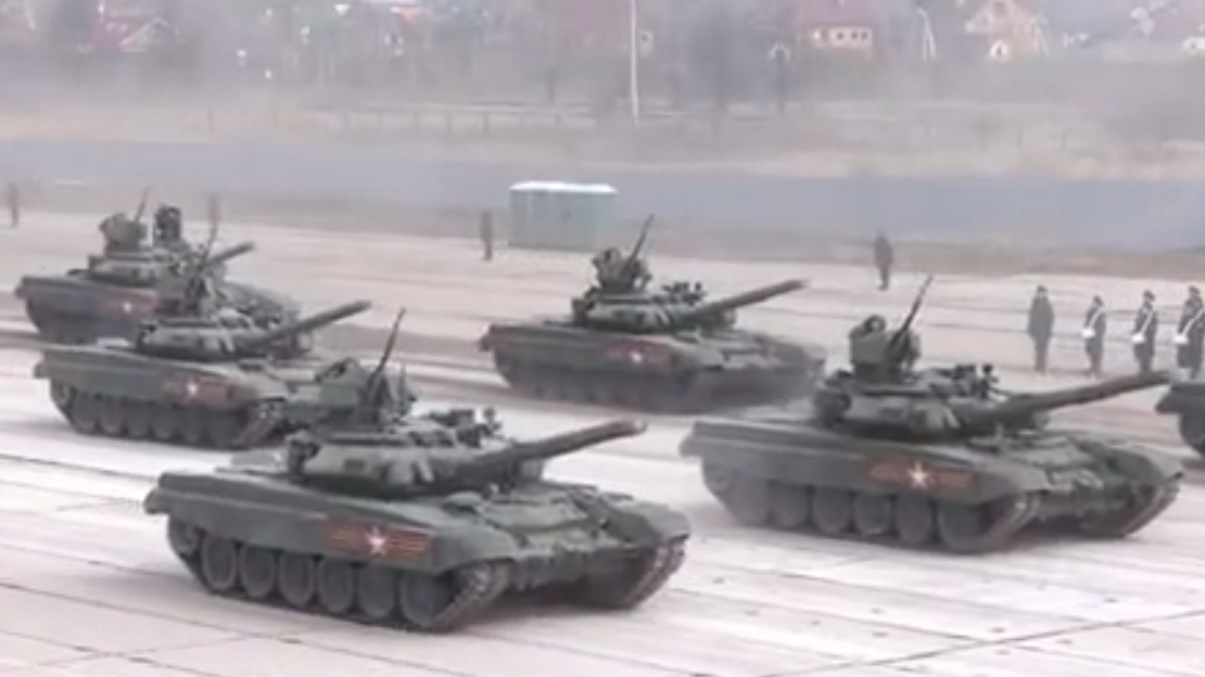 Quan doi Nga tap duyet truoc ngay dai le hinh anh