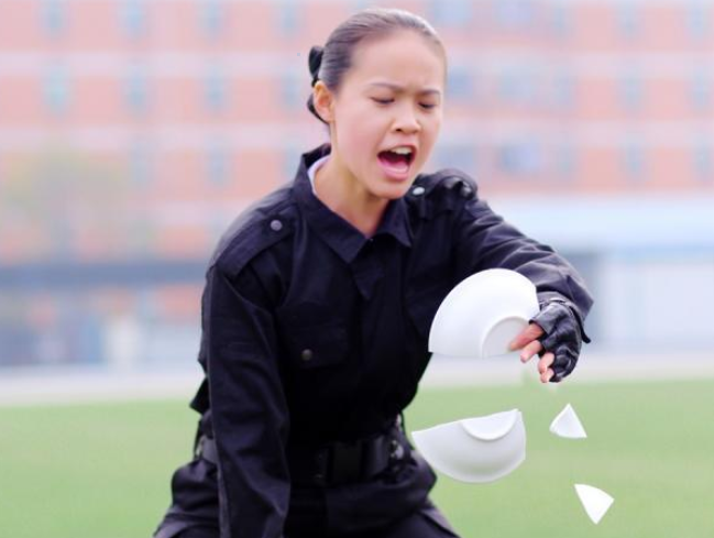 Man chem dia cua tiep vien hang khong tuong lai Trung Quoc hinh anh