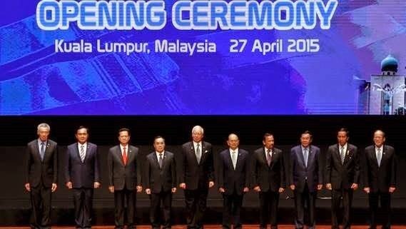 ASEAN len an Trung Quoc xay dao trai phep hinh anh