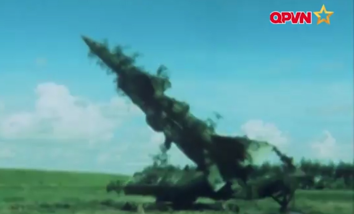 Vu khi nao ban ha may bay My o do cao 20 km tren bau troi VN hinh anh