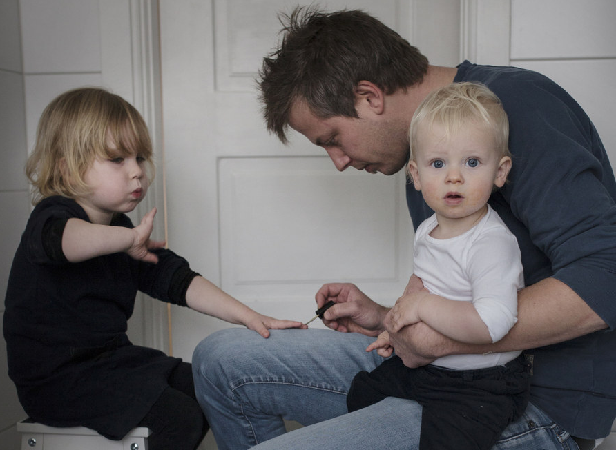 Khi nhung ong bo tat bat cham con hinh anh