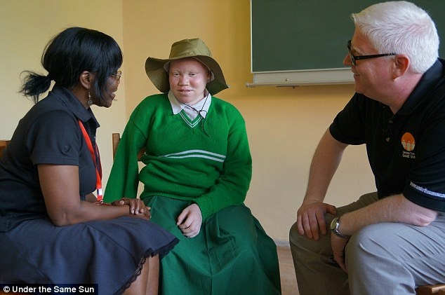 Under The Same Sun và nhiều tổ chức từ thiện khác