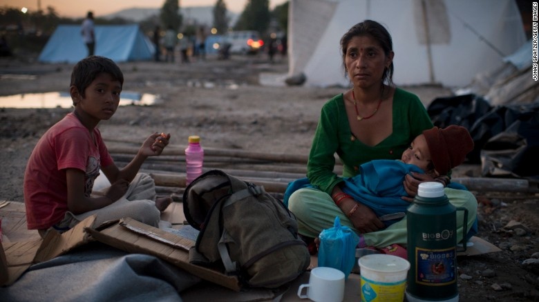 Người dân Nepal vẫn tiếp tục cuộc sống sau động đất. Ảnh: CNN