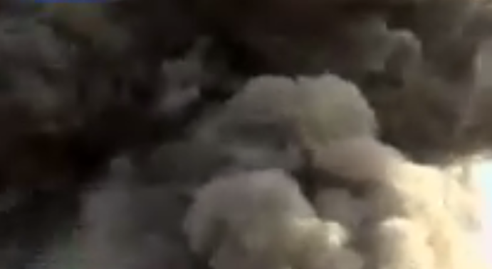 Nui lua Telica bat ngo phun trao ngay sat du khach hinh anh