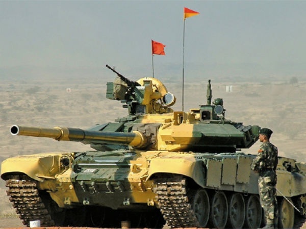 Xe tăng của quân đội Ấn Độ không thể tham chiến vì thiếu đạn. Ảnh: OneIndia