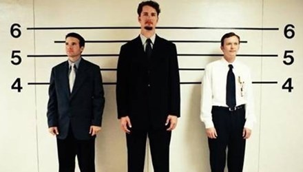 Dan ong duoi 1m75 loi the hon khi lam chuyen ay? hinh anh