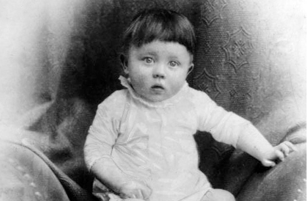 Hitler hồi nhỏ. Ảnh: listverse.com