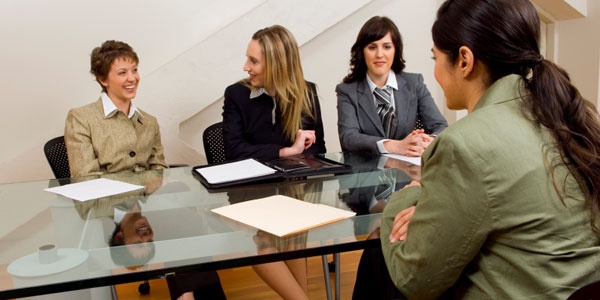 Khi gai ngoc thi van dap hinh anh