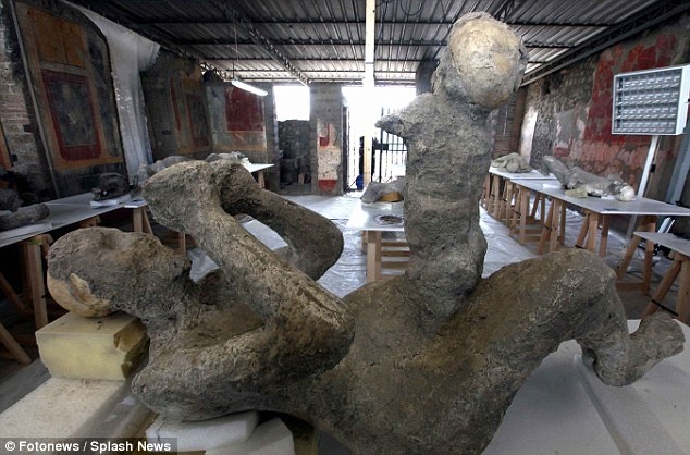 Tu the cua nhung nguoi chet vi nui lua gan 2.000 nam truoc hinh anh