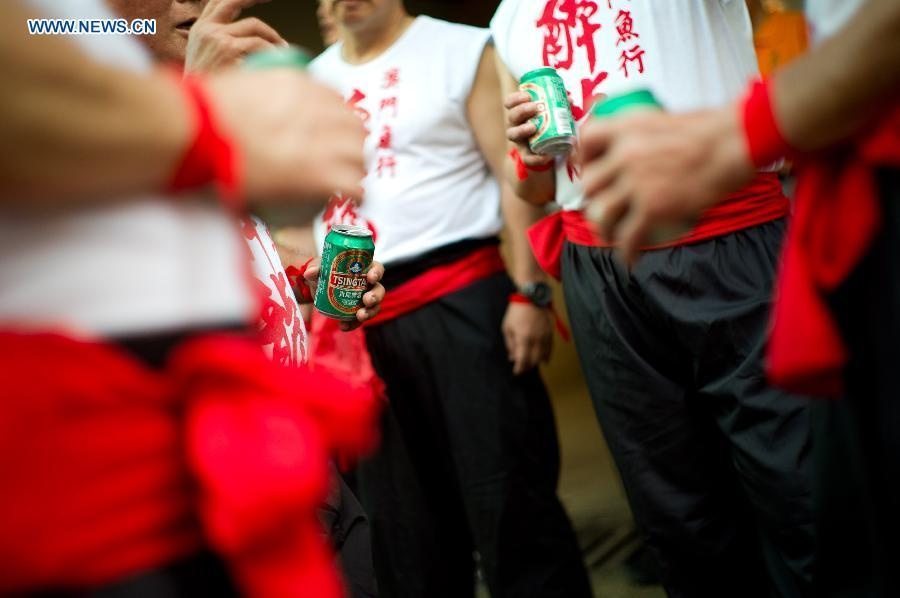 Hàng nghìn người tham gia