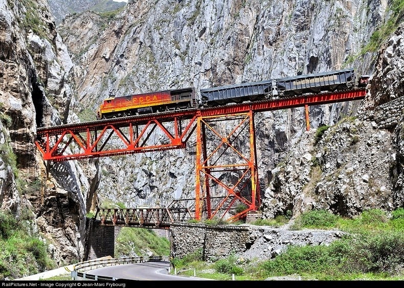 errocarril Central Andino, in the Andes, is the second highest railway in the world, and one of the most notable due to the great technical challenges faced and overcome while laying the line.