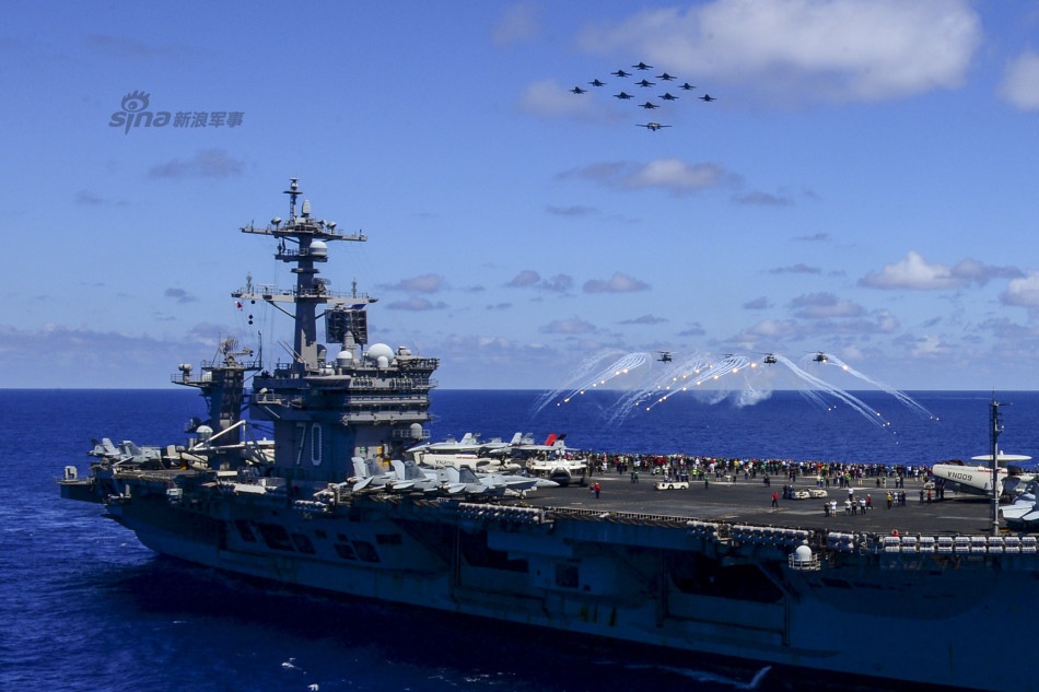 Tau san bay My khoe suc manh truoc khi roi Trung Dong hinh anh