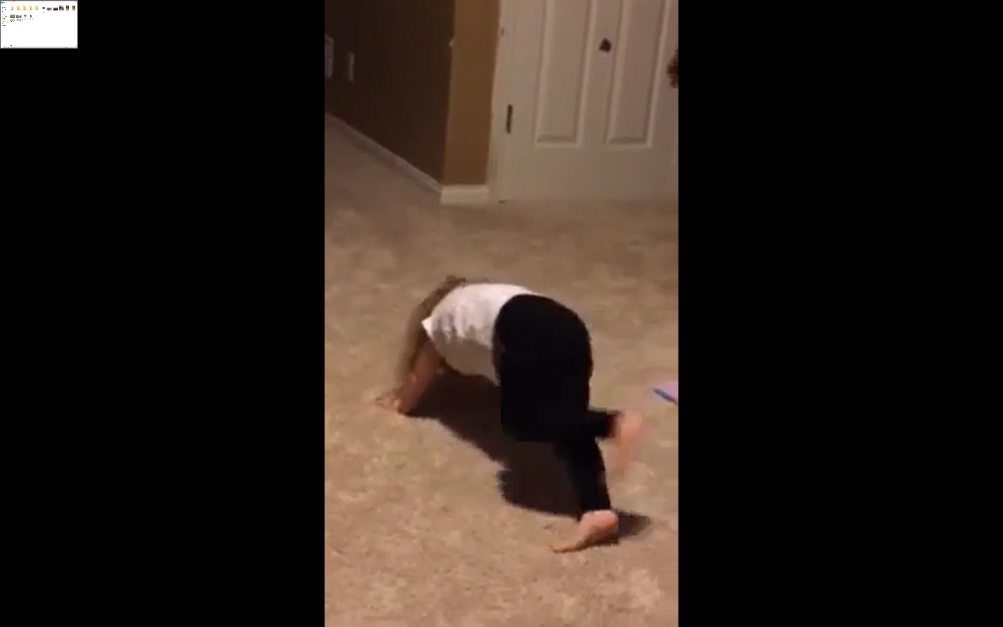 Be gai vua hat vua nhay hinh anh