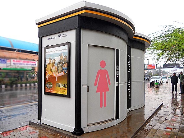 Thanh pho An Do tra tien cho dan su dung toilet cong cong hinh anh