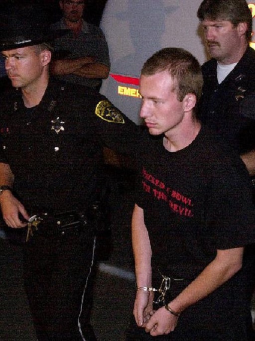 Cảnh sát bắt David Sweat năm 2002. Ảnh: New York Times
