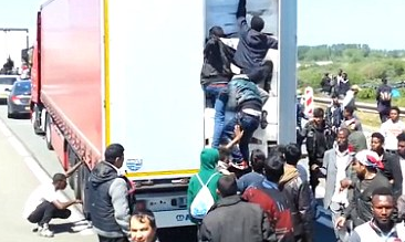 Nhom nguoi Phi o Phap dot nhap xe tai de sang Anh hinh anh