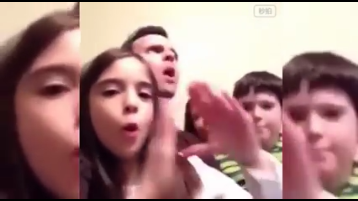 Gia dinh hai huoc hinh anh