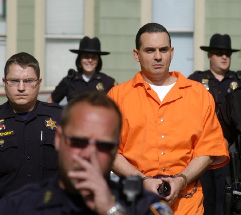 Hai sat thu mau lanh ap u nhieu am muu truoc khi vuot nguc hinh anh