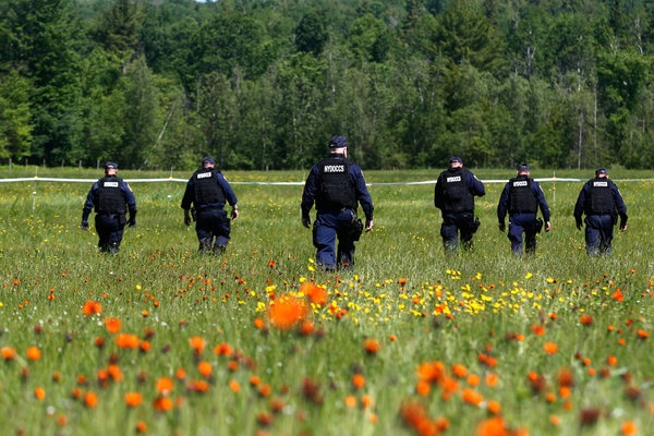 Dan New York dua nhau phong doan noi 2 sat nhan an nau hinh anh