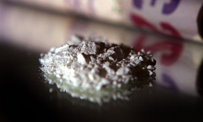 Cay ma tuy long vao nguc de buon lau hinh anh