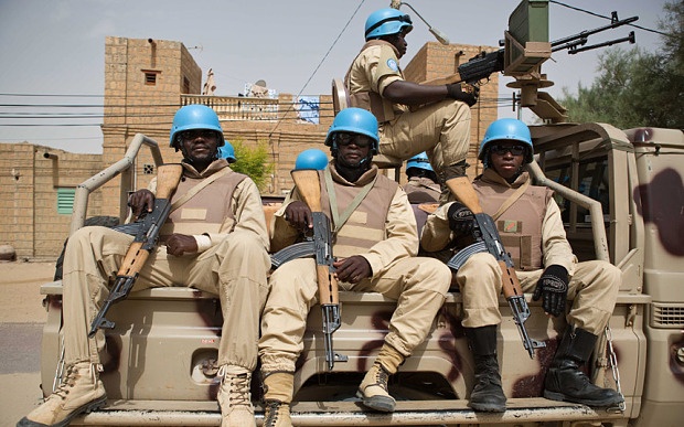 Binh si Lien Hop Quoc lam dung tinh duc tre em o chau Phi hinh anh