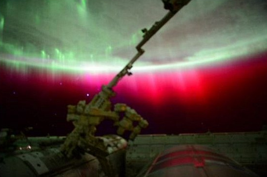 Dai anh sang do cuc hiem xuat hien trong khi quyen hinh anh