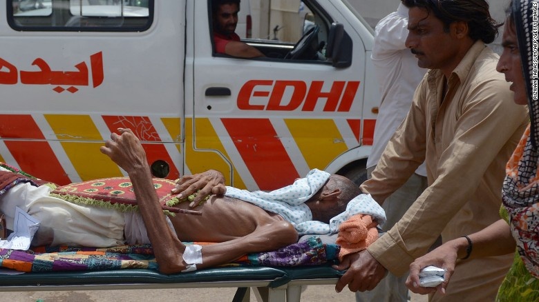 Nha xac, benh vien qua tai vi nang gan 45 do C o Pakistan hinh anh