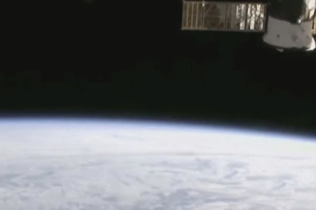 3 vat the bi an roi khoi trai dat trong video cua NASA hinh anh