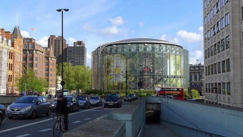 Nhà ga Waterloo nằm gần rạp chiếu phim của Viện Điện ảnh Anh.