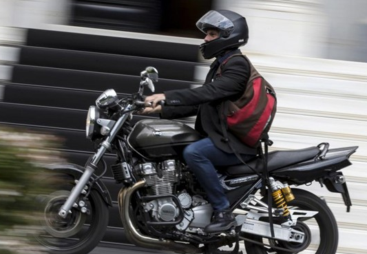 Vi bo truong thich phong xe may, ngoi bet cua Hy Lap hinh anh