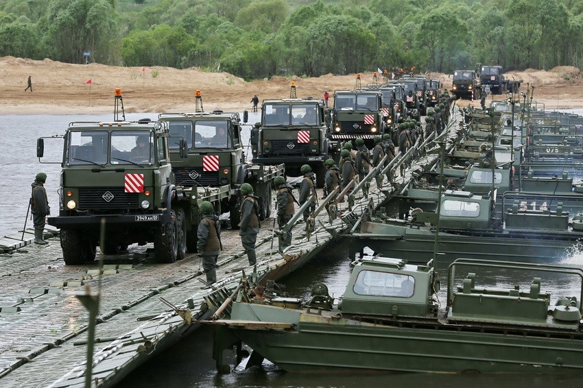 Kham pha xe cau phao doc dao cua cong binh Nga hinh anh