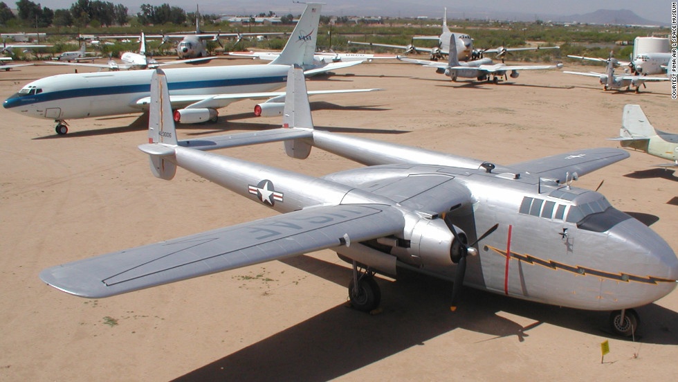 Bảo tàng Hàng không và Vũ trị Pima ở Tucson, Mỹ, trưng bày mẫu máy bay Fairchild C-82 Packet. Đây là máy bay chở hàng 2 động cơ do Lực lượng Không quân Mỹ sử dụng trong Thế chiến 2.