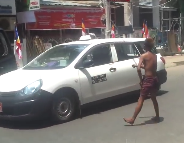 Thanh nien nhay giua duong khi troi nang hinh anh