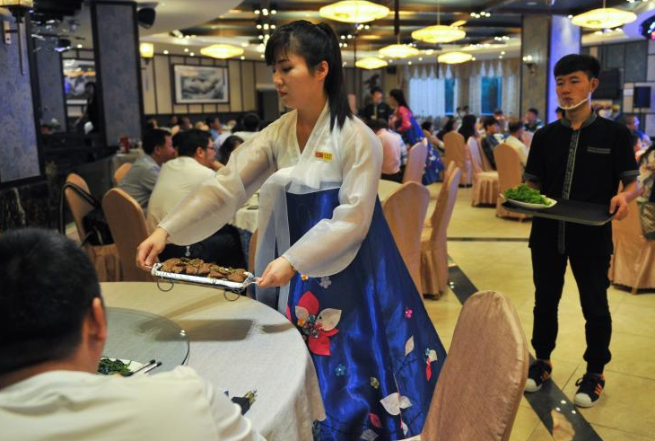 Cong viec boi ban cua phu nu Trieu Tien tai Trung Quoc hinh anh