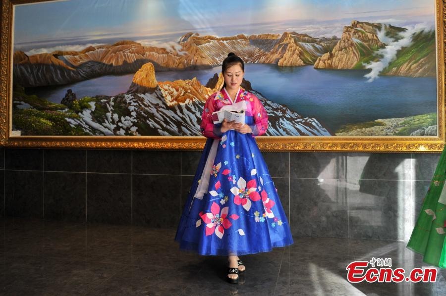 Khoảng 30 phụ nữ làm việc trong nhà hàng này.