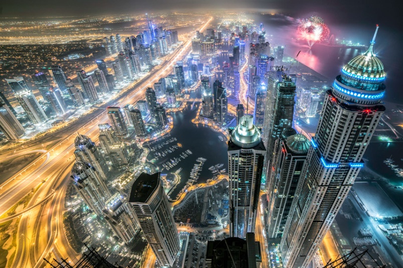 Can canh noc nha choc troi o Dubai hinh anh