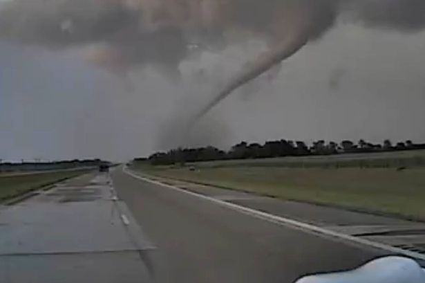 Canh sat duoi theo loc xoay o My hinh anh