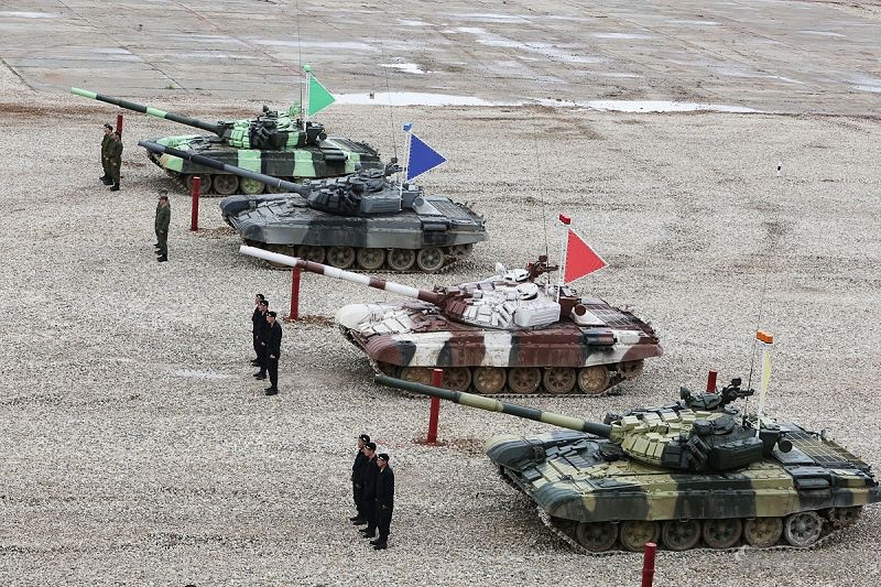 Xe tang tranh tai trong cuoc thi tai Nga hinh anh