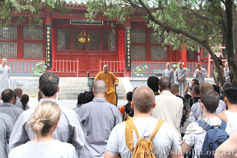 Su tru tri Thieu Lam Tu xem de tu nuoc ngoai mua vo hinh anh