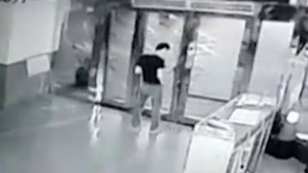 Suc ep tu vu no o Trung Quoc thoi bay cua kinh va nguoi hinh anh