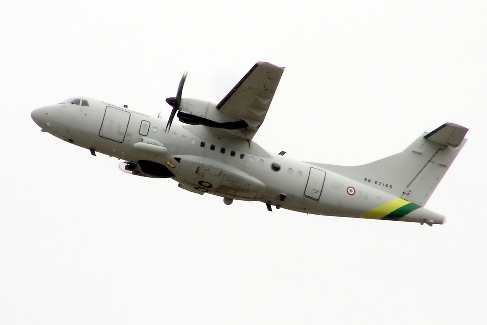 ATR-42 tung gap nan 23 lan trong 30 nam hinh anh