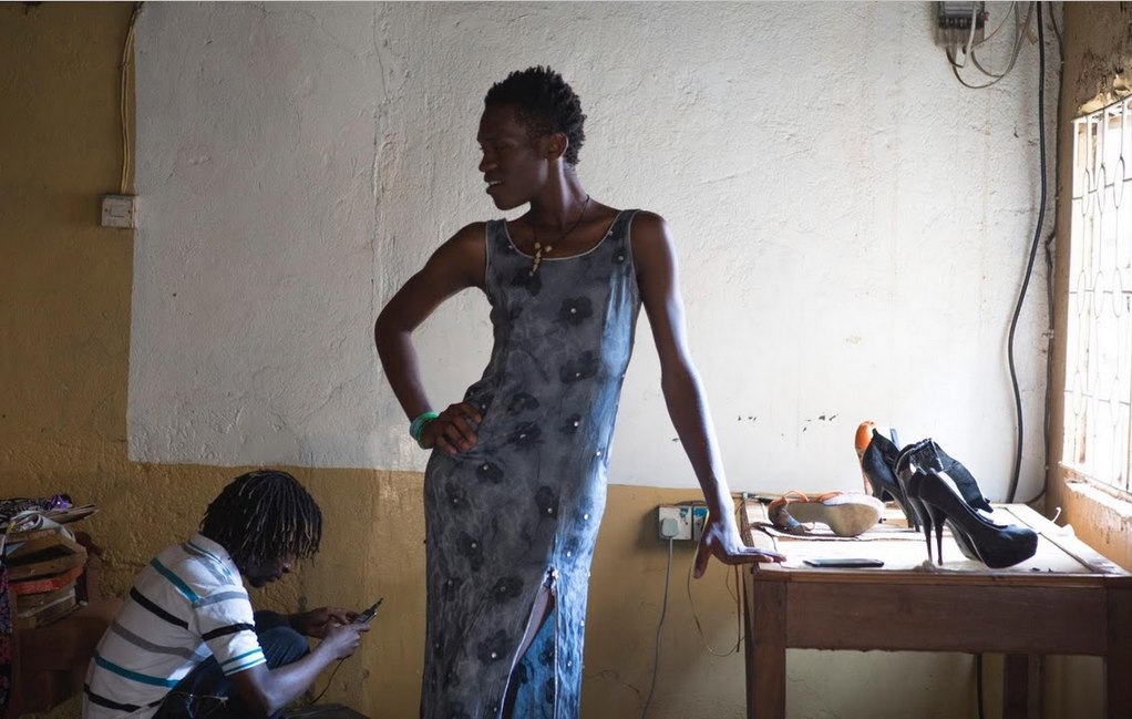 Cuoc song kho khan cua nguoi dong tinh tai Uganda hinh anh