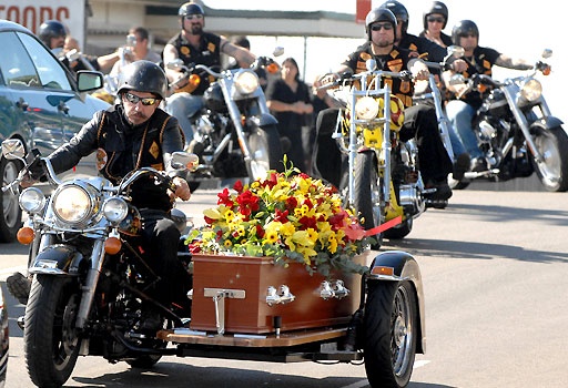 Thoi choi ngong trong dam ma cua xa hoi den khap the gioi hinh anh